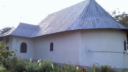 Biserica - vedere exterioară