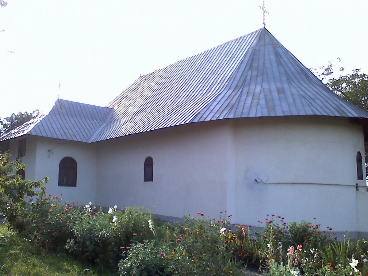 Biserica - vedere exterioară